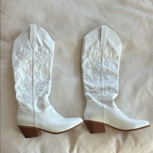 White Western-Style Women's Boots